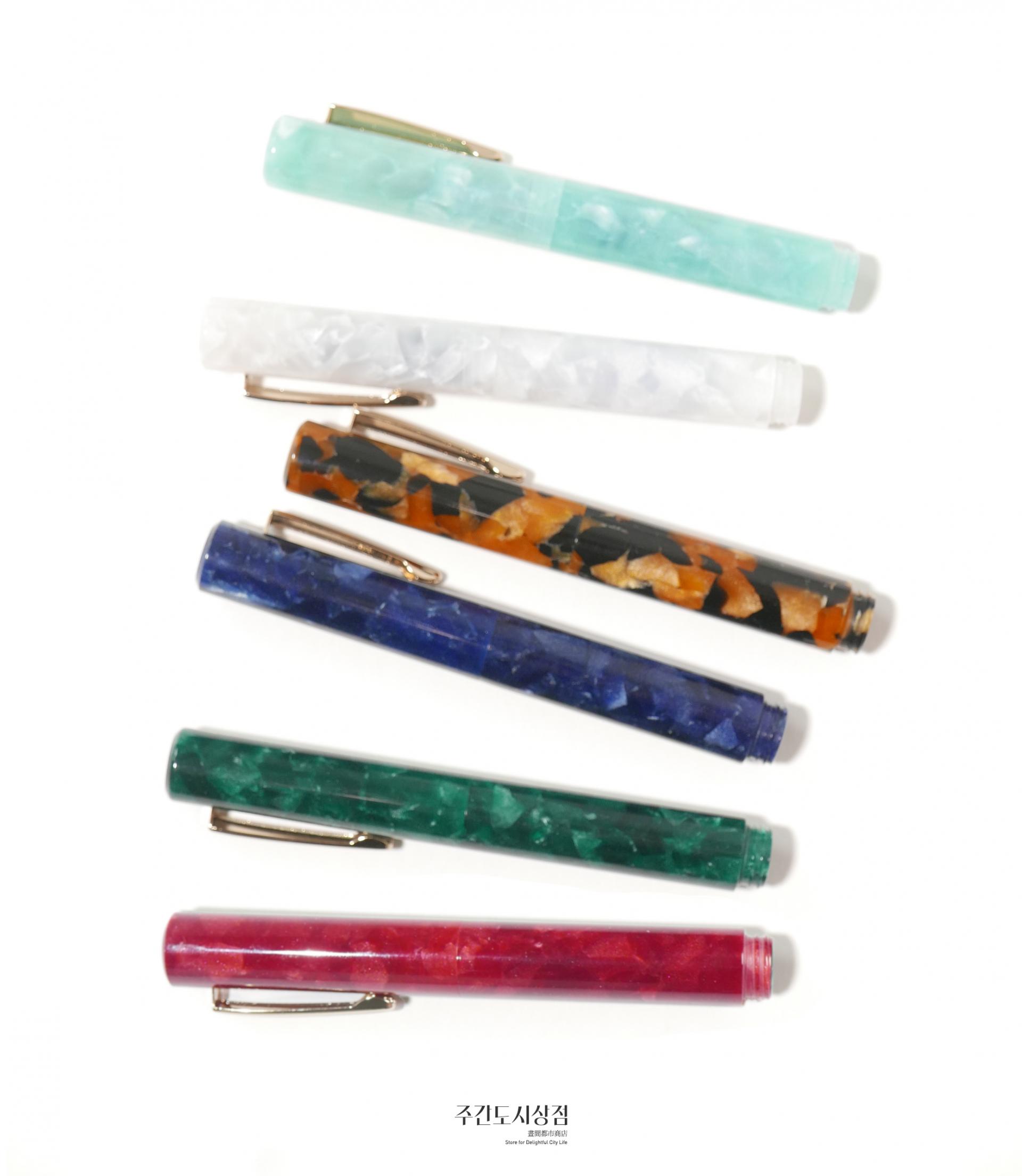 attache Marbled Fountain Pen