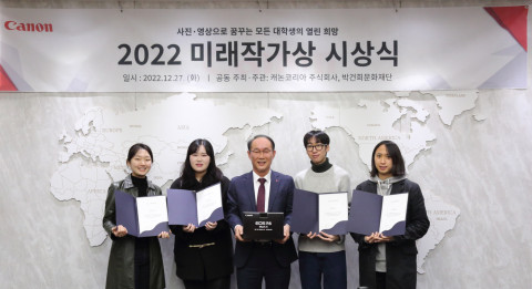 왼쪽부터 이도현, 김예원, 박정우 캐논코리아 대표이사, 이우선, 정예준