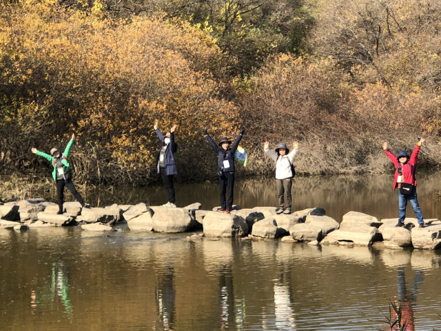 경상북도 독립운동기념관은 19일 안동 중앙시네마에서 독립운동 영화제 '씨네토크'를 개최했다. 이날 '264', '탈상' 등 두편의 단편영화가 상영되고 감독과 교수가 관객들과 이야기 나누는 시간을 가졌다. 사진 왼쪽이 권영창 감독, 오른쪽이 조은봄 감독. 엄재진 기자