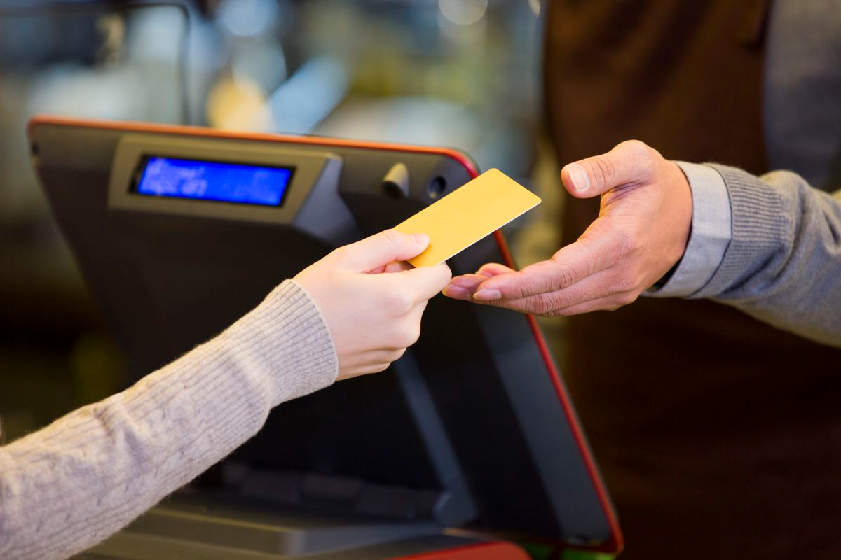 헷갈릴 때는 카드사 앱이나 지역사랑상품권 홈페이지 확인하기/ 출처 게티이미지 코리아