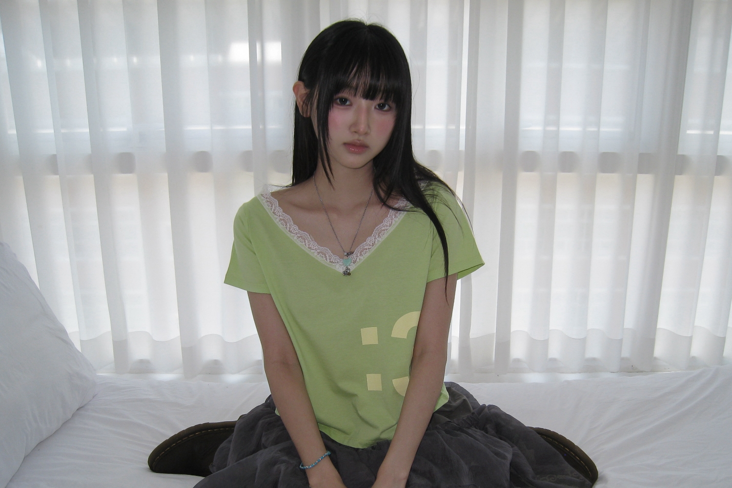 MEW LACE TRIMMING V NECK T-SHIRT_LIME
