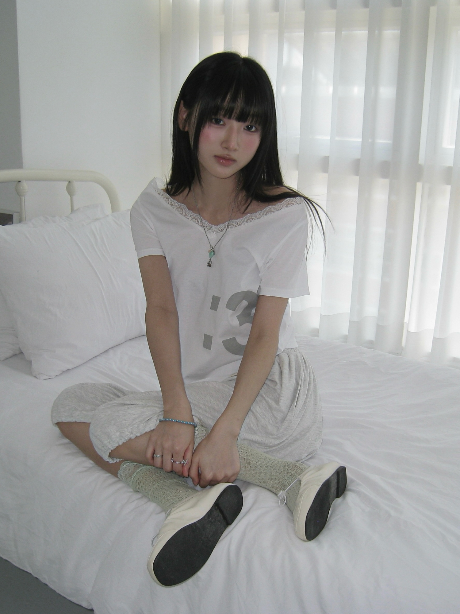MEW LACE TRIMMING V NECK T-SHIRT_WHITE