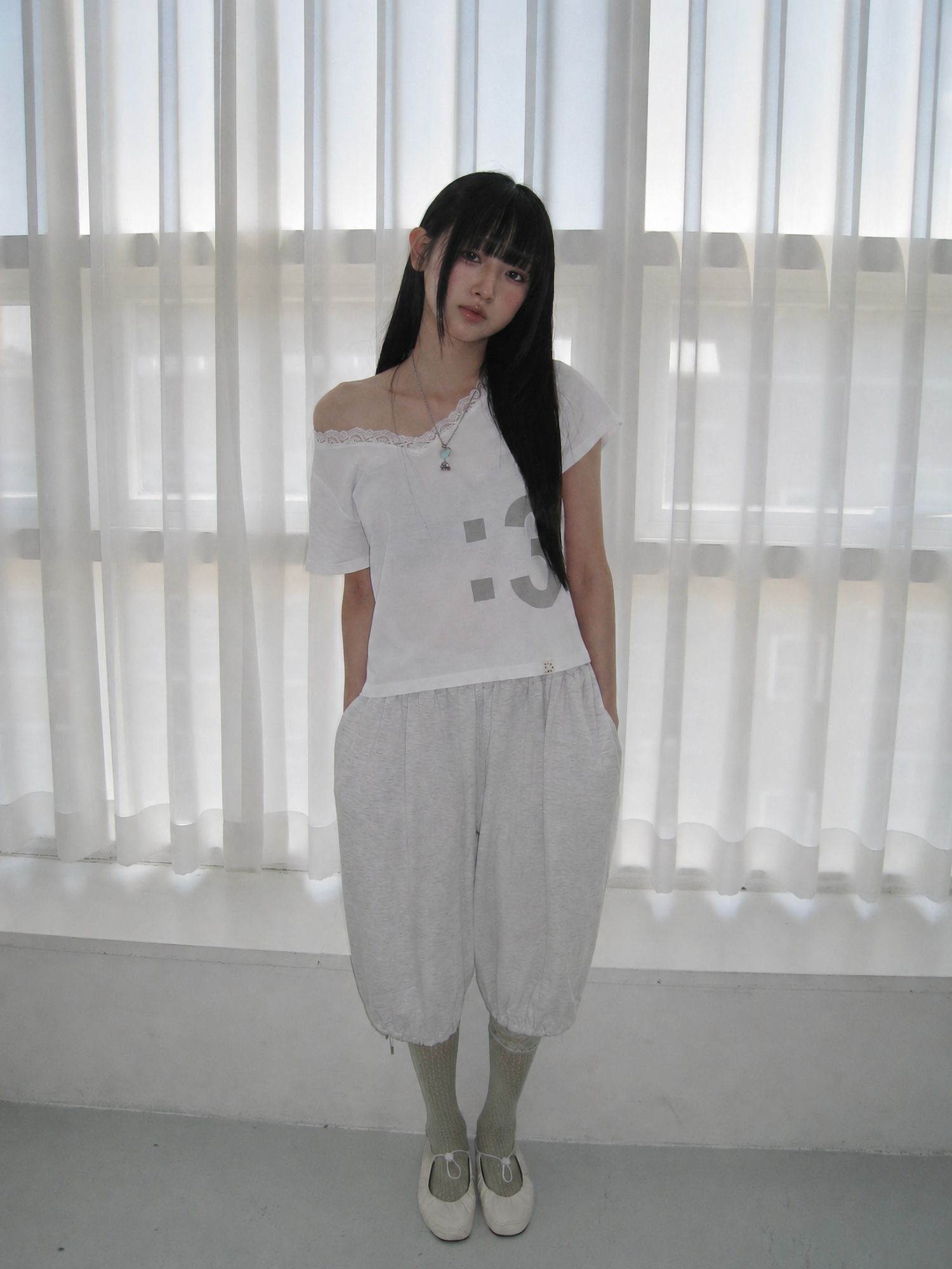MEW LACE TRIMMING V NECK T-SHIRT_WHITE