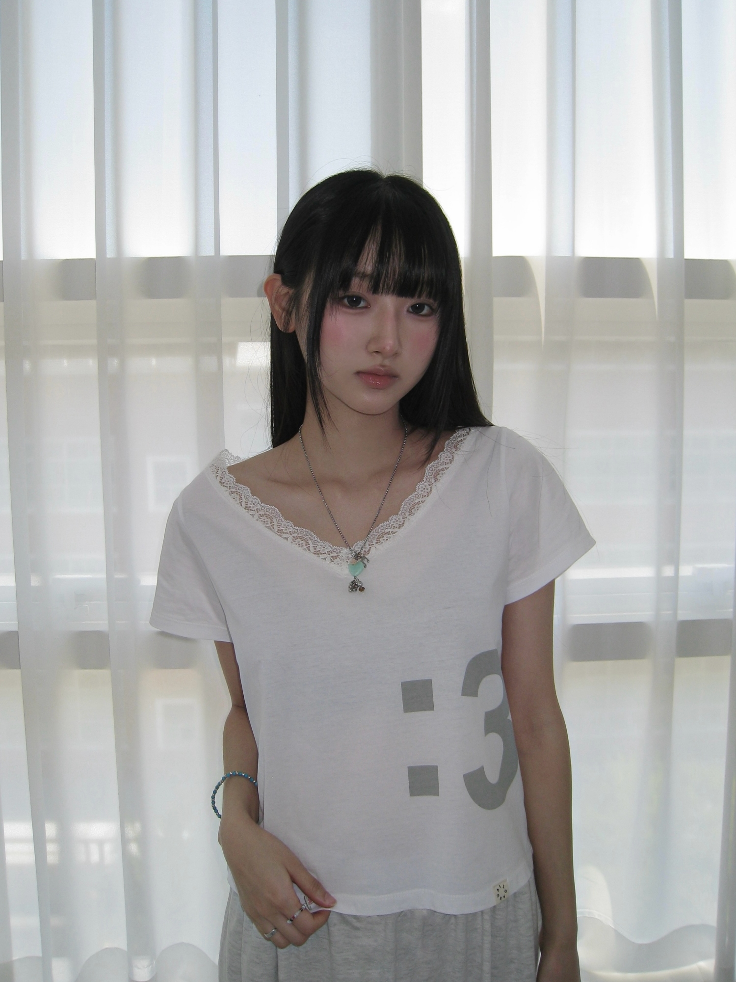 MEW LACE TRIMMING V NECK T-SHIRT_WHITE