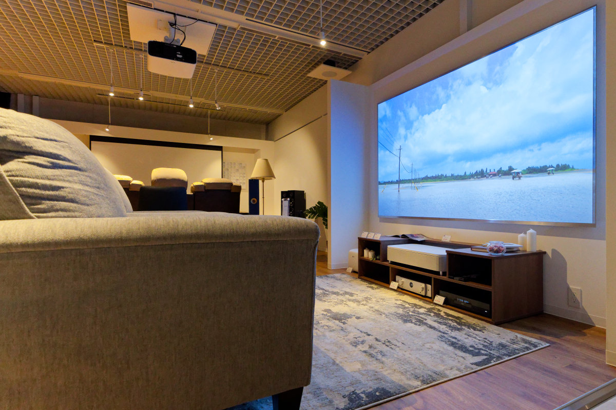 あの有名ショップが別ブランド展開を加速させる理由とは？西新宿