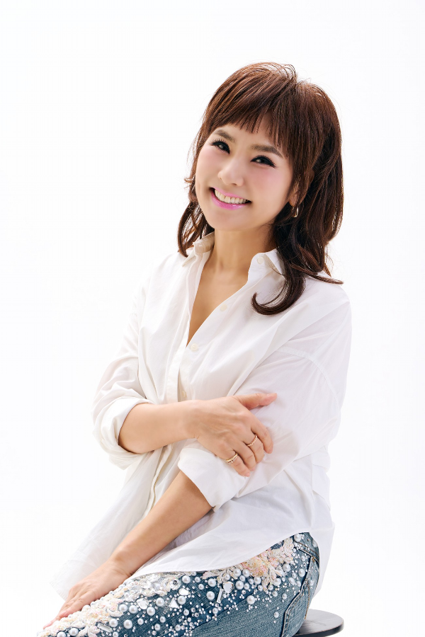 문연주는 오늘 24일 오후 8시 방송되는 MBC ON ‘트롯챔피언’에 출연해 오는 28일 발매 예정인 신곡 ‘잡지마라’ 선공개 무대를 선보인다.