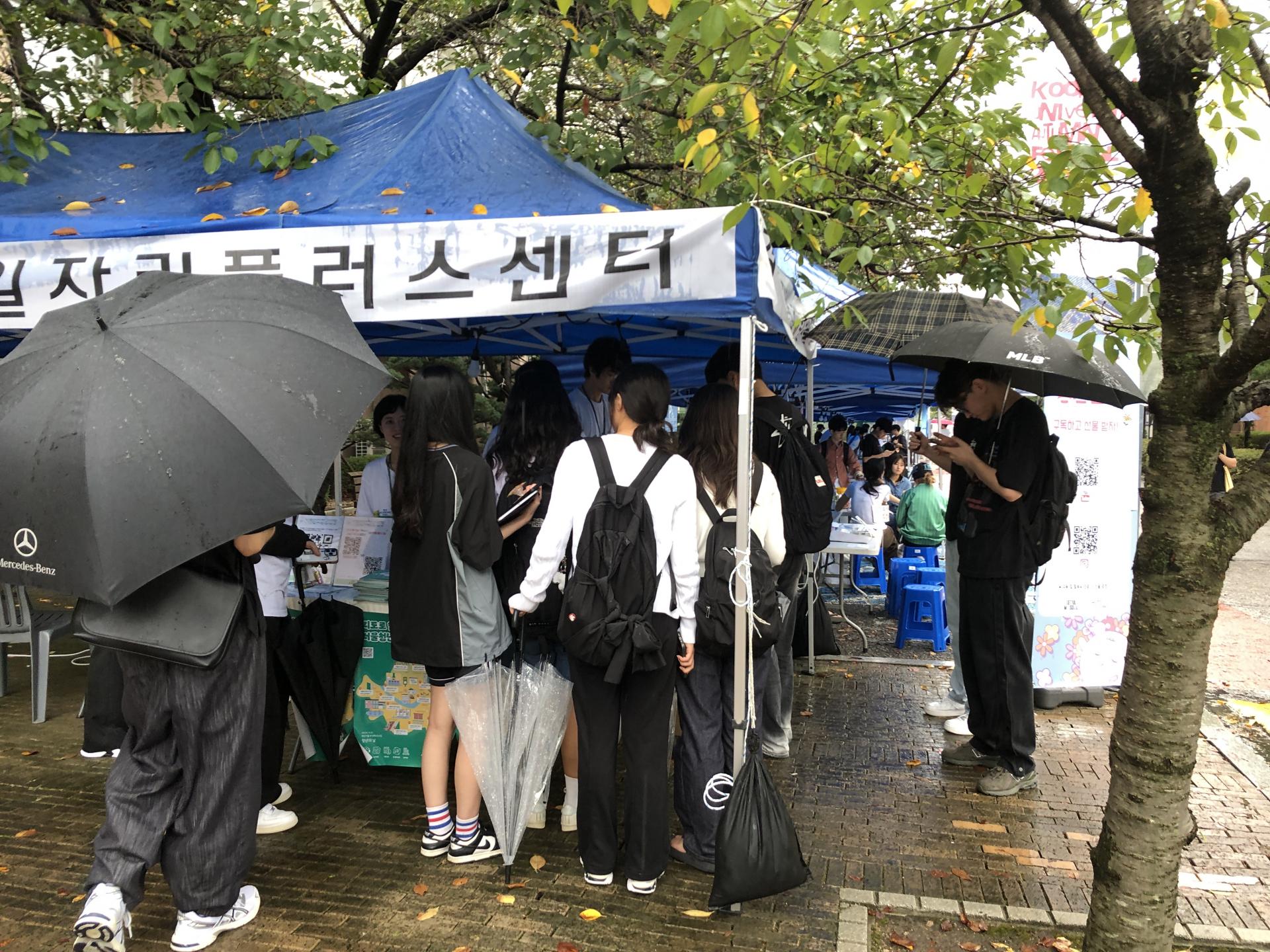 국민대학교 축제(2024년 북악가족한마당) 내 서울광역청년센터 홍보 부스 운영 : 활동사진