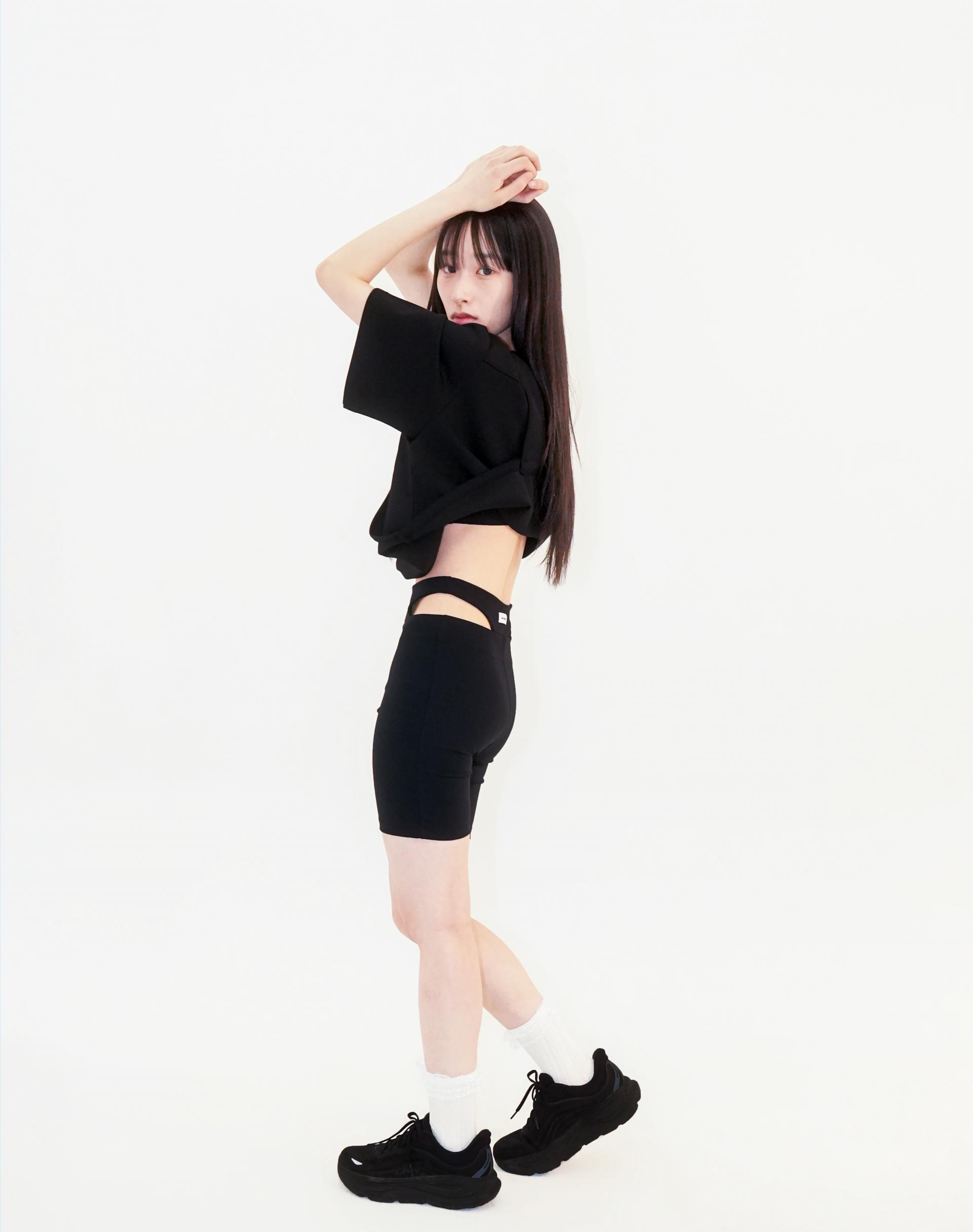 Curve Overlay Top Black