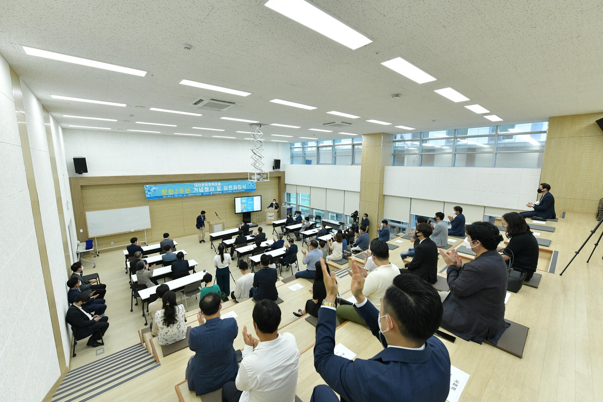 5d1b89037e30a.jpg