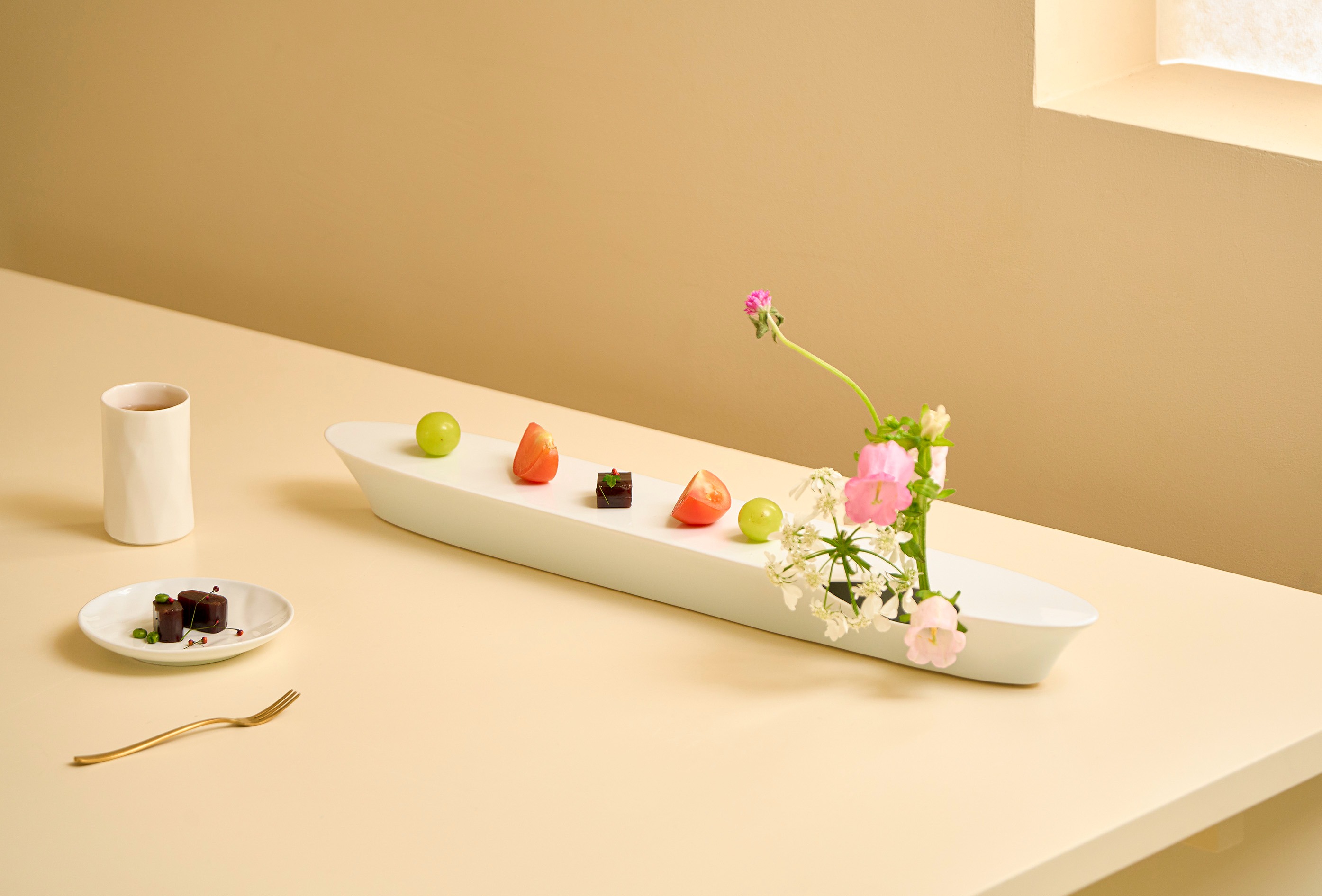 Pond D Vase & Centerpiece Plate