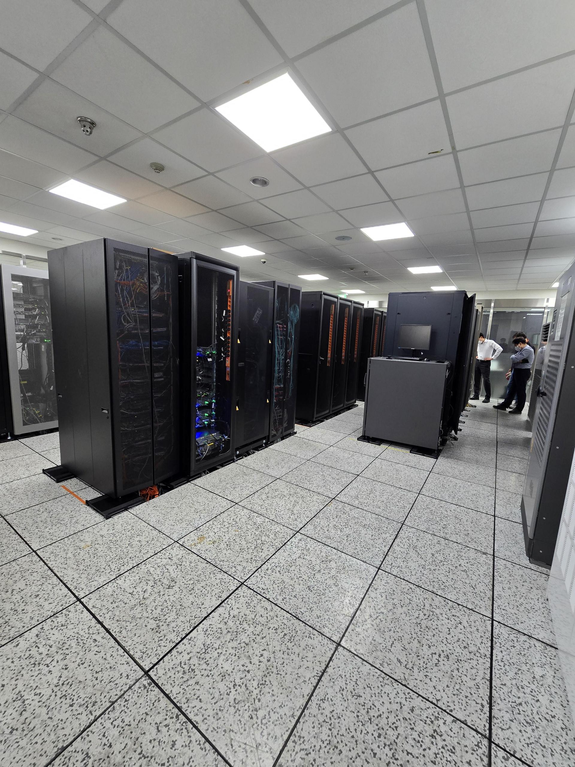 전산실 면진테이블 설치 후-02_20240424_153634.jpg