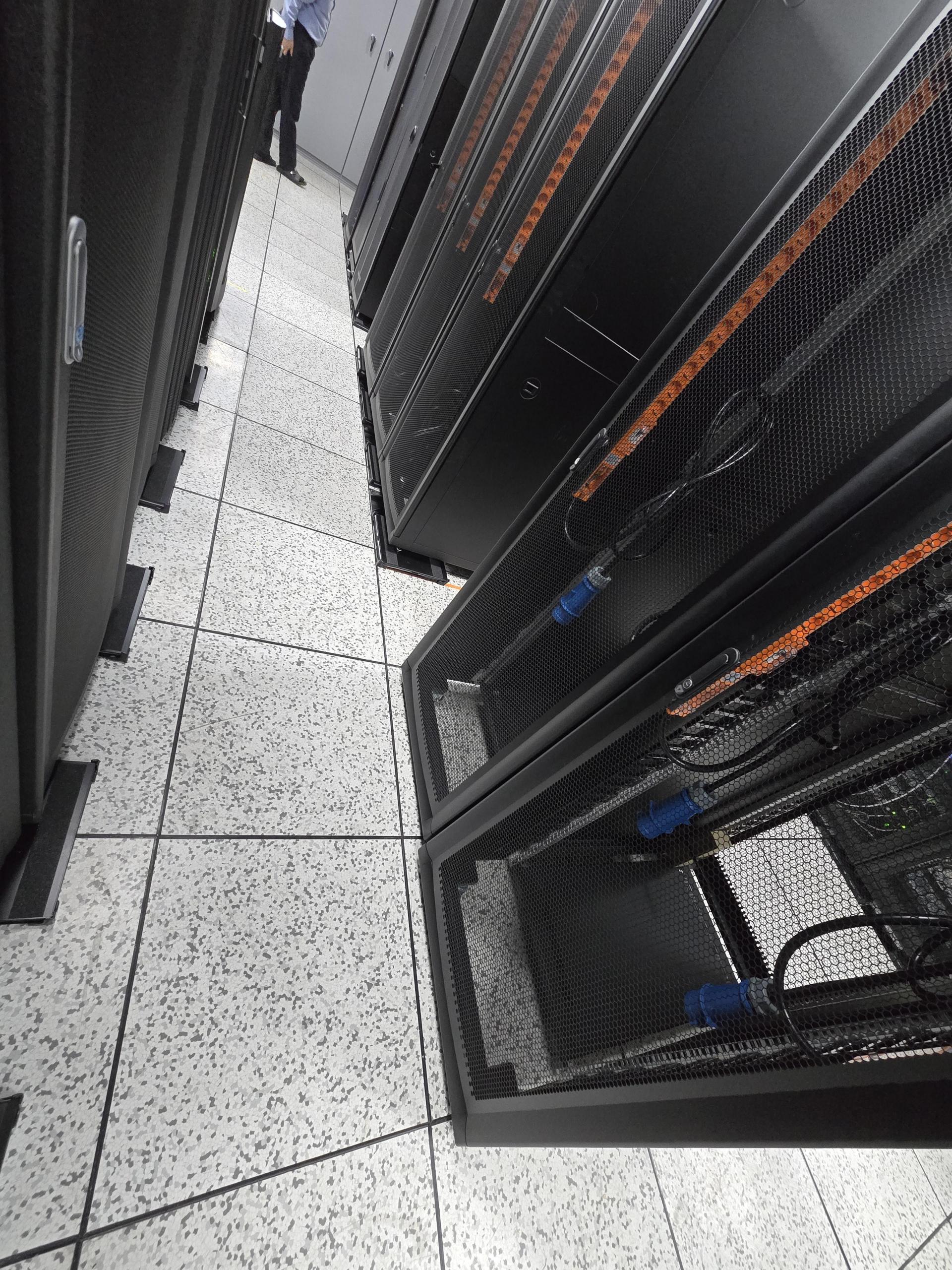 전산실 면진테이블 설치 후-04_20240424_152940.jpg