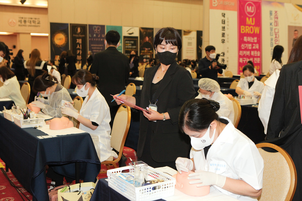 fe7b77183e142.jpg