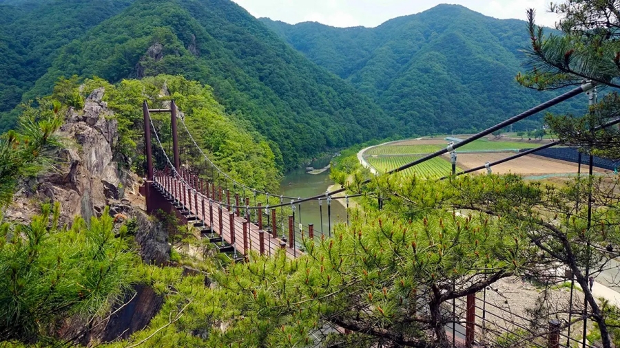 충주 활옥동굴(카약체험)+탄금대+중앙탑사적공원+충주박물관+탄금호 무지개길+수주팔봉+괴산 초원의집