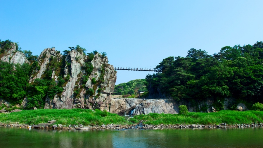충주 활옥동굴(카약체험)+탄금대+중앙탑사적공원+충주박물관+탄금호 무지개길+수주팔봉+괴산 초원의집