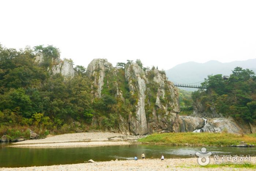 충주 활옥동굴(카약체험)+탄금대+중앙탑사적공원+충주박물관+탄금호 무지개길+수주팔봉+괴산 초원의집