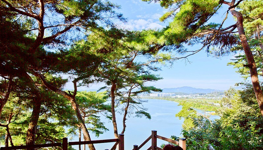충주 활옥동굴(카약체험)+탄금대+중앙탑사적공원+충주박물관+탄금호 무지개길+수주팔봉+괴산 초원의집
