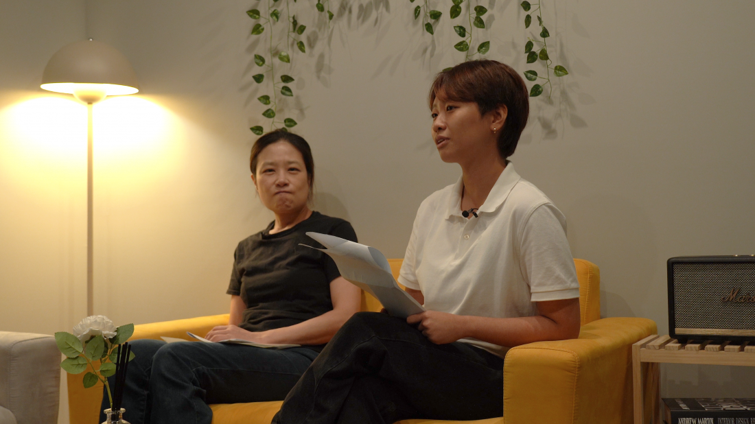 젠더정치연구소 여세연의 이효진 활동가(오른쪽)는 “승산이 없는 게임이라면 빨리 그 상황을 벗어나는 것도 방법”이라고 조언한다. 양다영PD