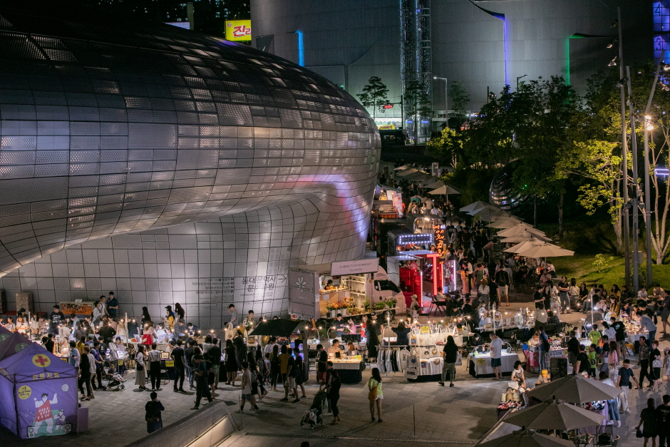 Seoul Bamdokkaebi Night Market (서울 밤도깨비 야시장)