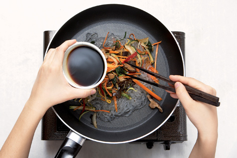 Making japchae