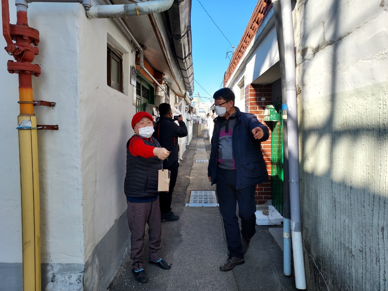 직접 주민의 의견을 듣고 현장을 확인한다는 박한진 센터장