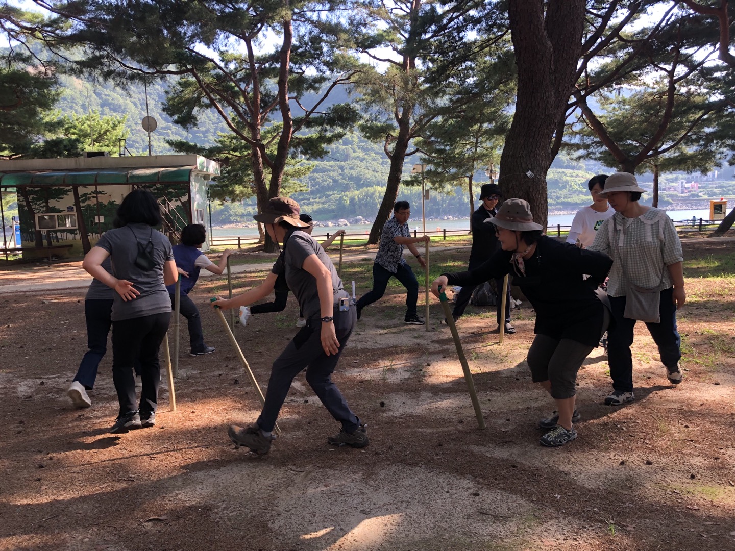 지팡이를 잡아라.jpg