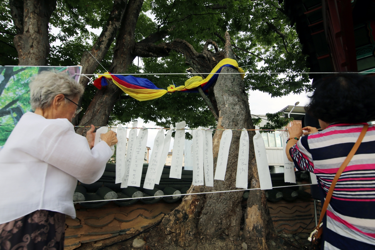 사진8-소원지 쓰기.jpg