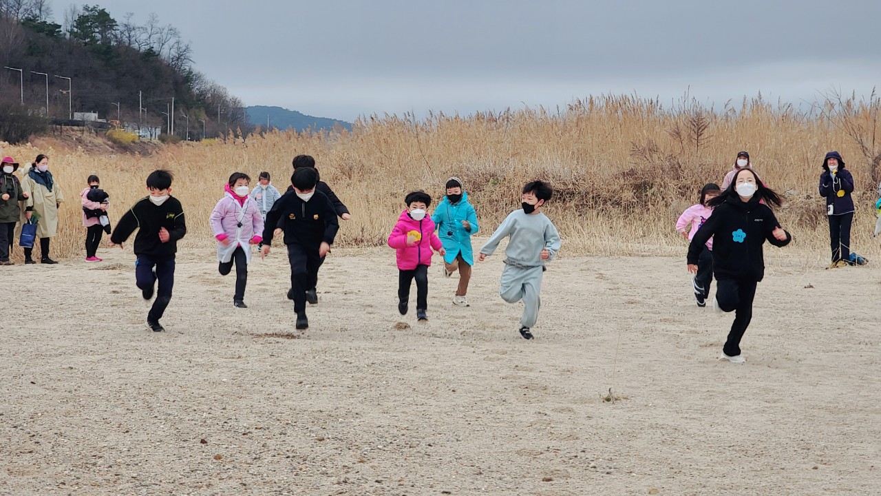 10.사람과 자연이 어우러지는 요천을 그리며.jpg