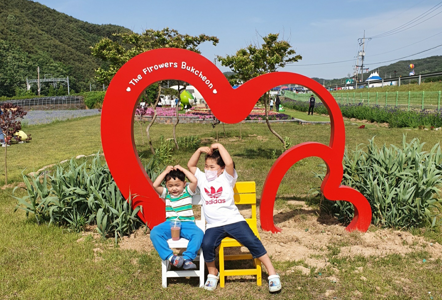 3.아이들 하트사진.jpg