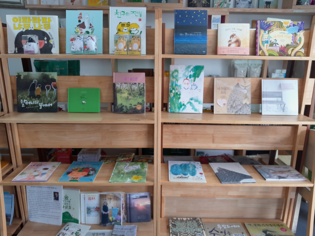 사진3-그림책방퐁당1.jpg