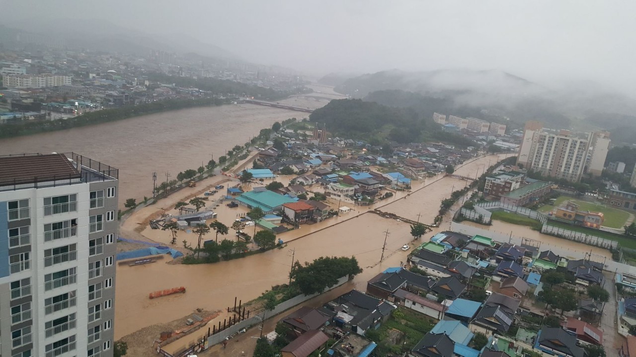황톳물에 잠긴 노암동 우리 마을 주택가.jpg
