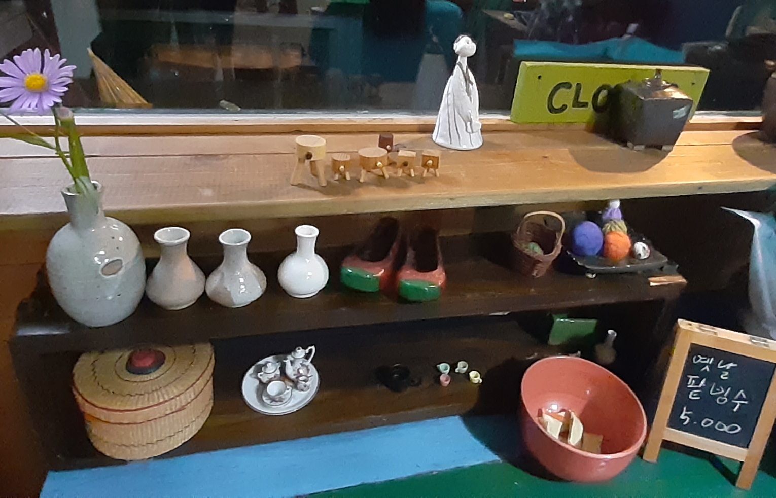 사진7-1.카페 소품.jpg