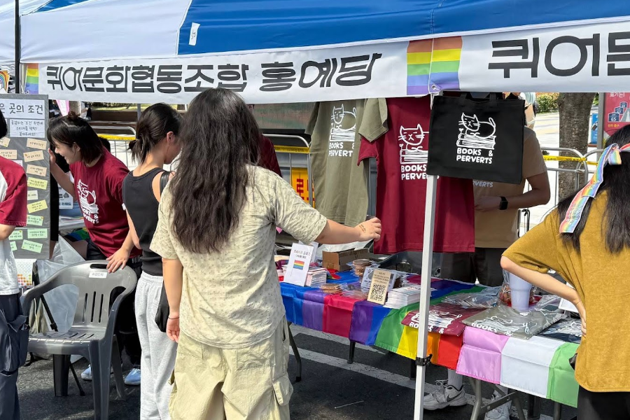책과 변태들 티셔츠 (Books & Perverts T-Shirt)
