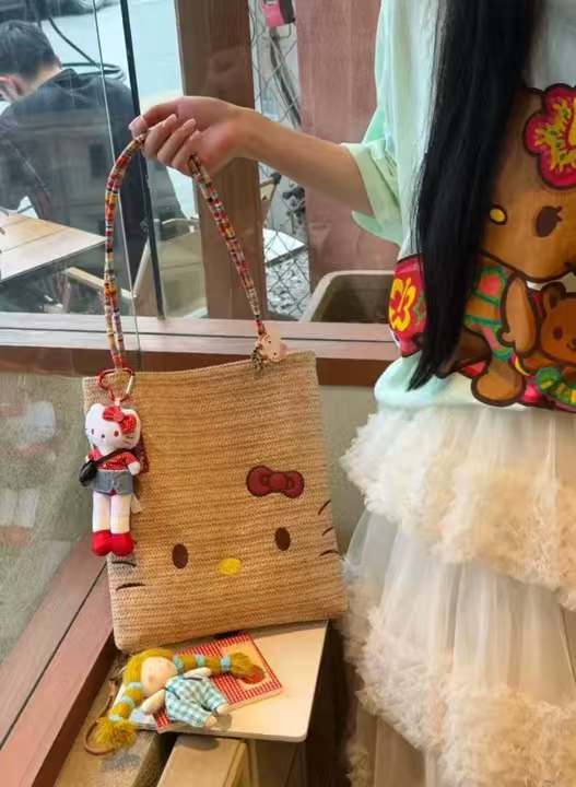 여름 키티 라탄 자수 여름 가방 (브라운) 캐릭터 토드백 숄더백