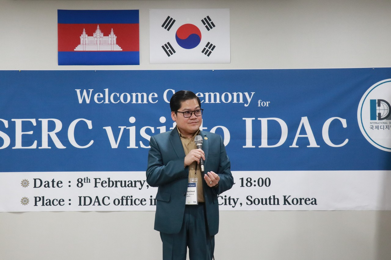 소 소칫(Sou Socheat) SERC 사무총장이 SERC에 대해 소개하고 하고 있다.