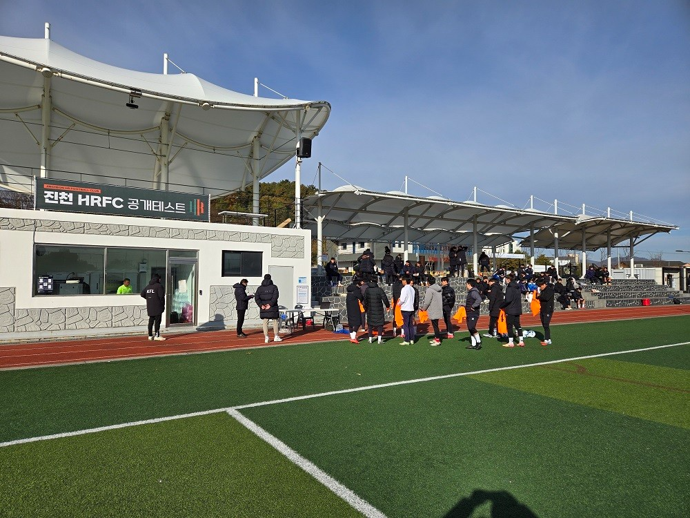 내년 K4리그에 참가하는 진천 HRFC가 지난 17일과 18일, 충북 진천종합스포츠타운 축구장에서 공개 테스트를 진행하고 있다. / 제공: HR레포츠 미디어팀