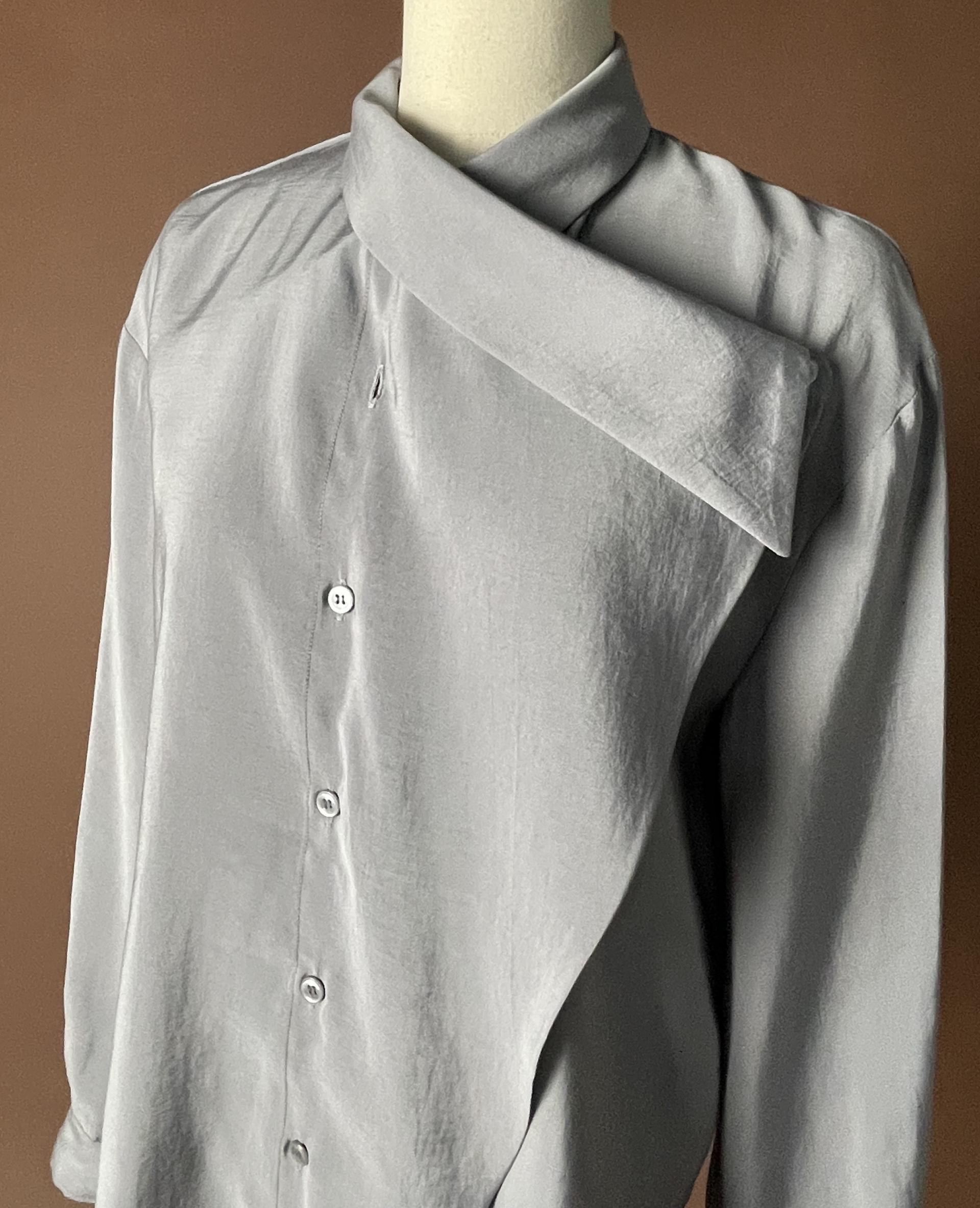 DRAPE COLLAR BLOUSE