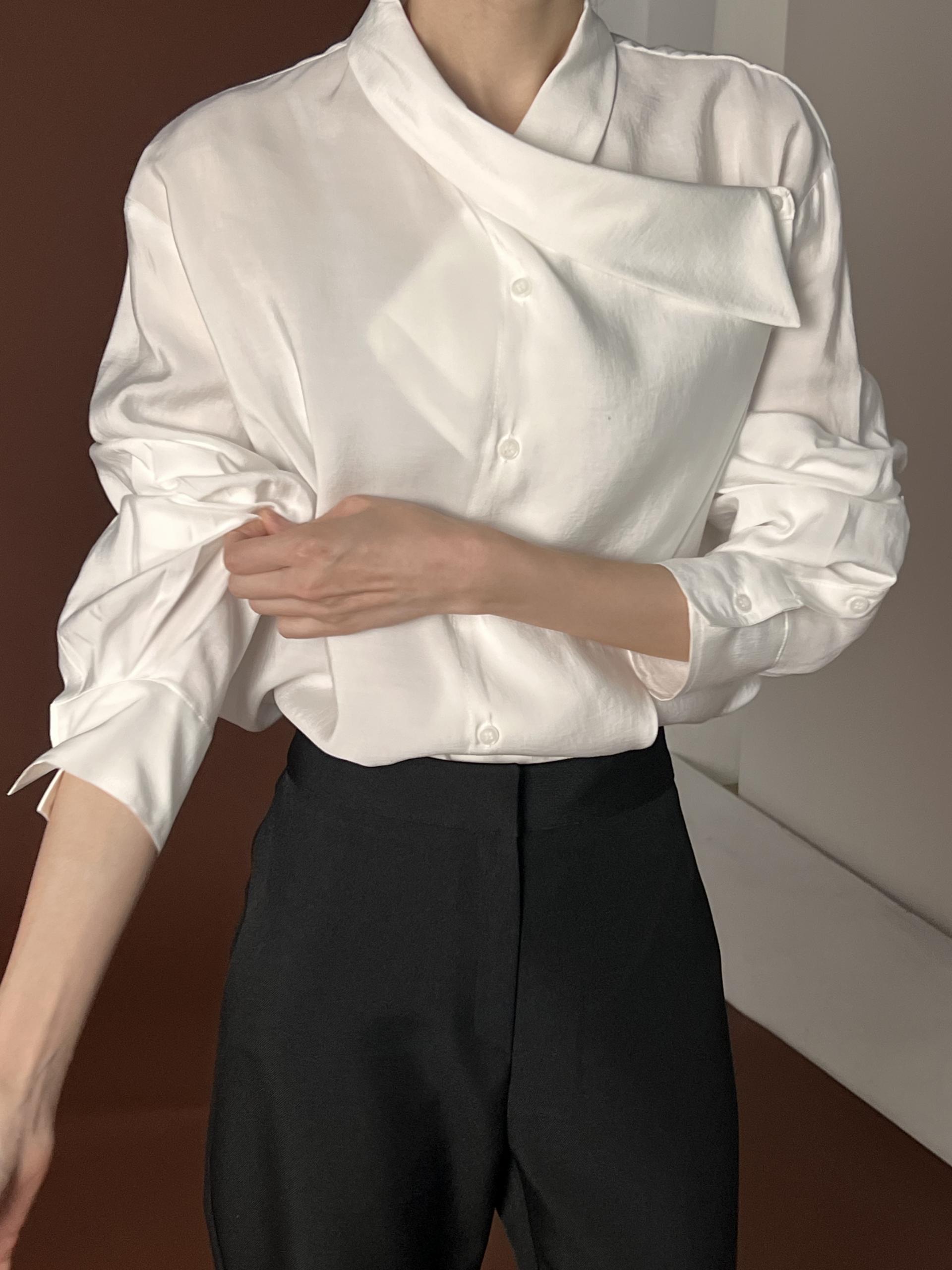 DRAPE COLLAR BLOUSE
