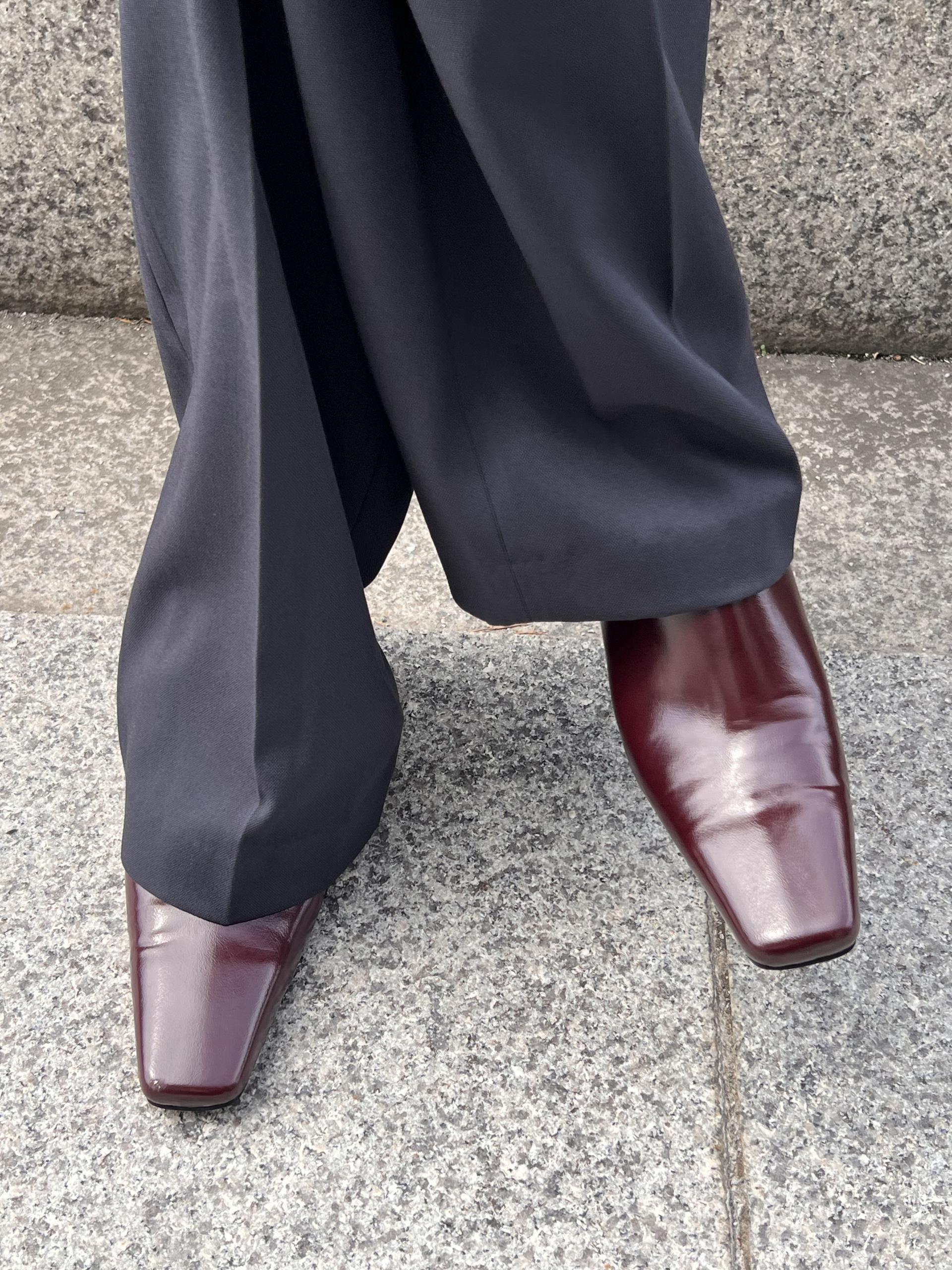 EDIT SQUARE TWO-WAY HEEL