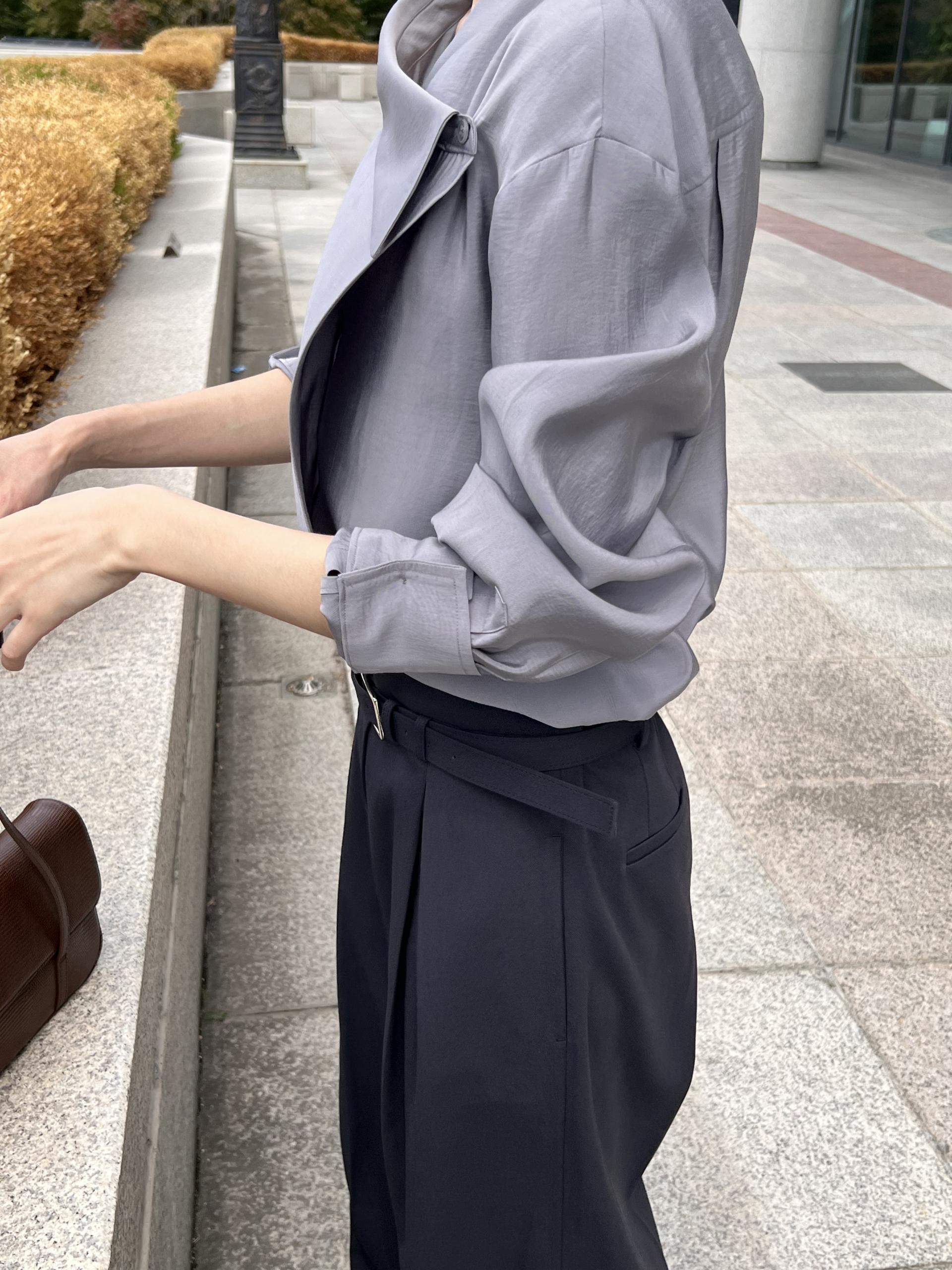 DRAPE COLLAR BLOUSE