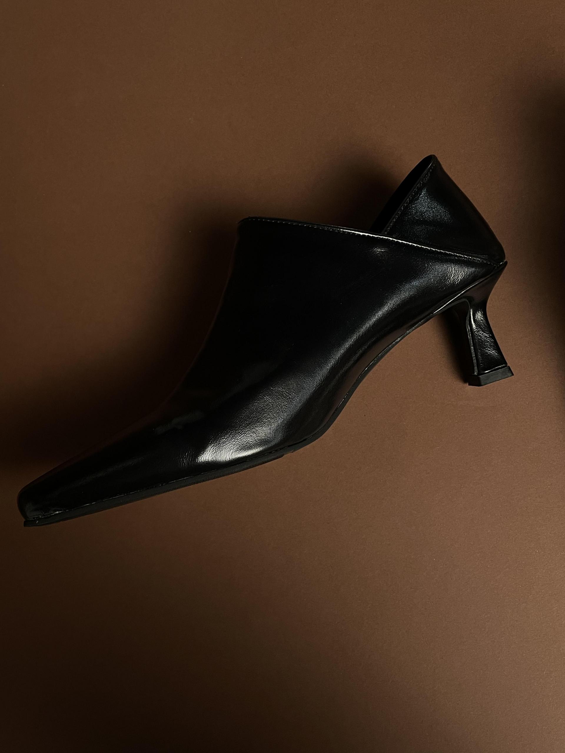 EDIT SQUARE TWO-WAY HEEL