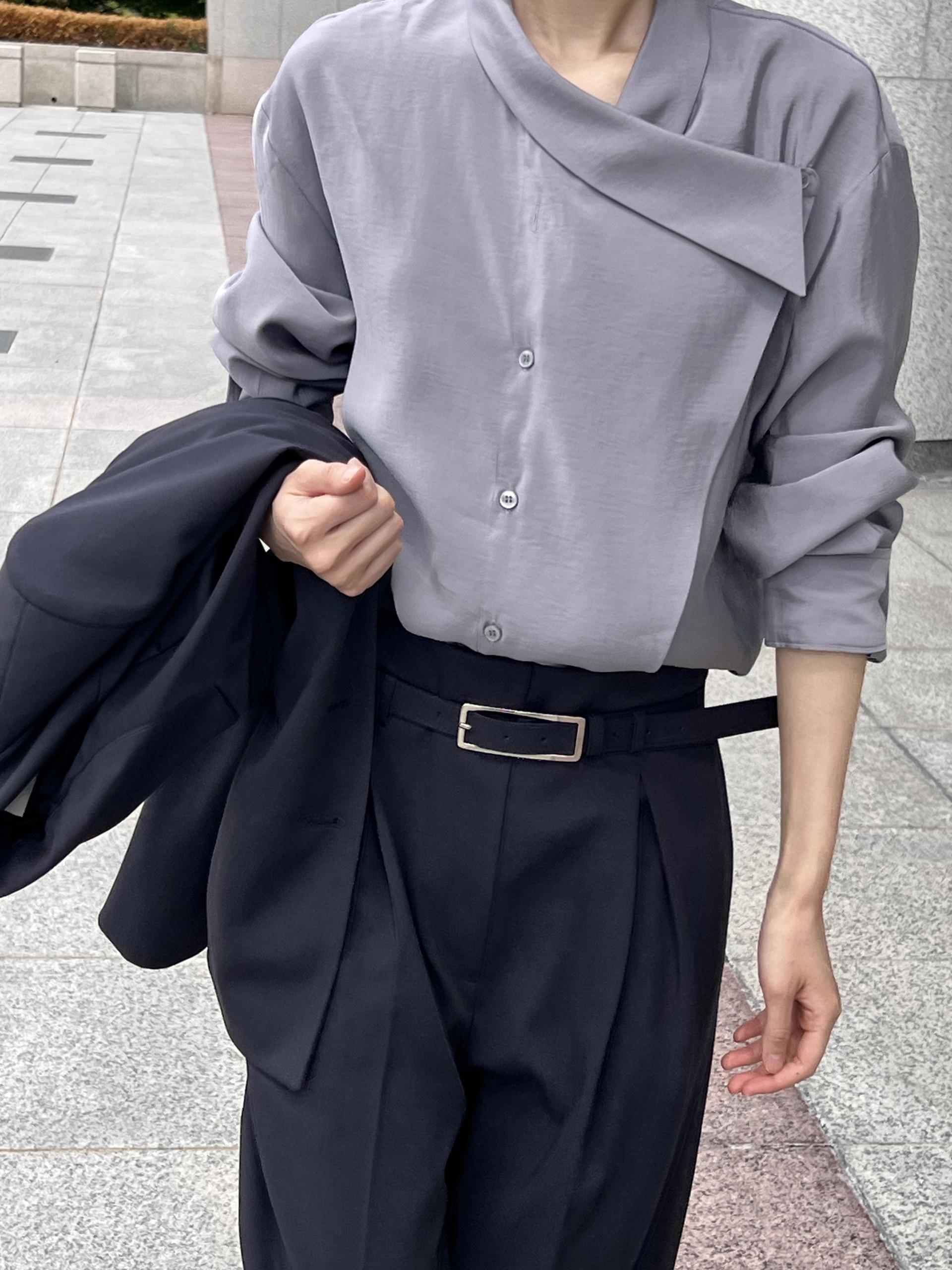 DRAPE COLLAR BLOUSE