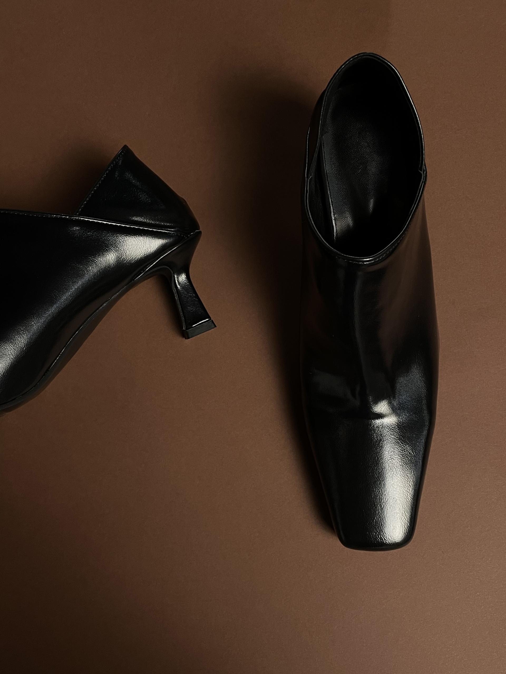 EDIT SQUARE TWO-WAY HEEL