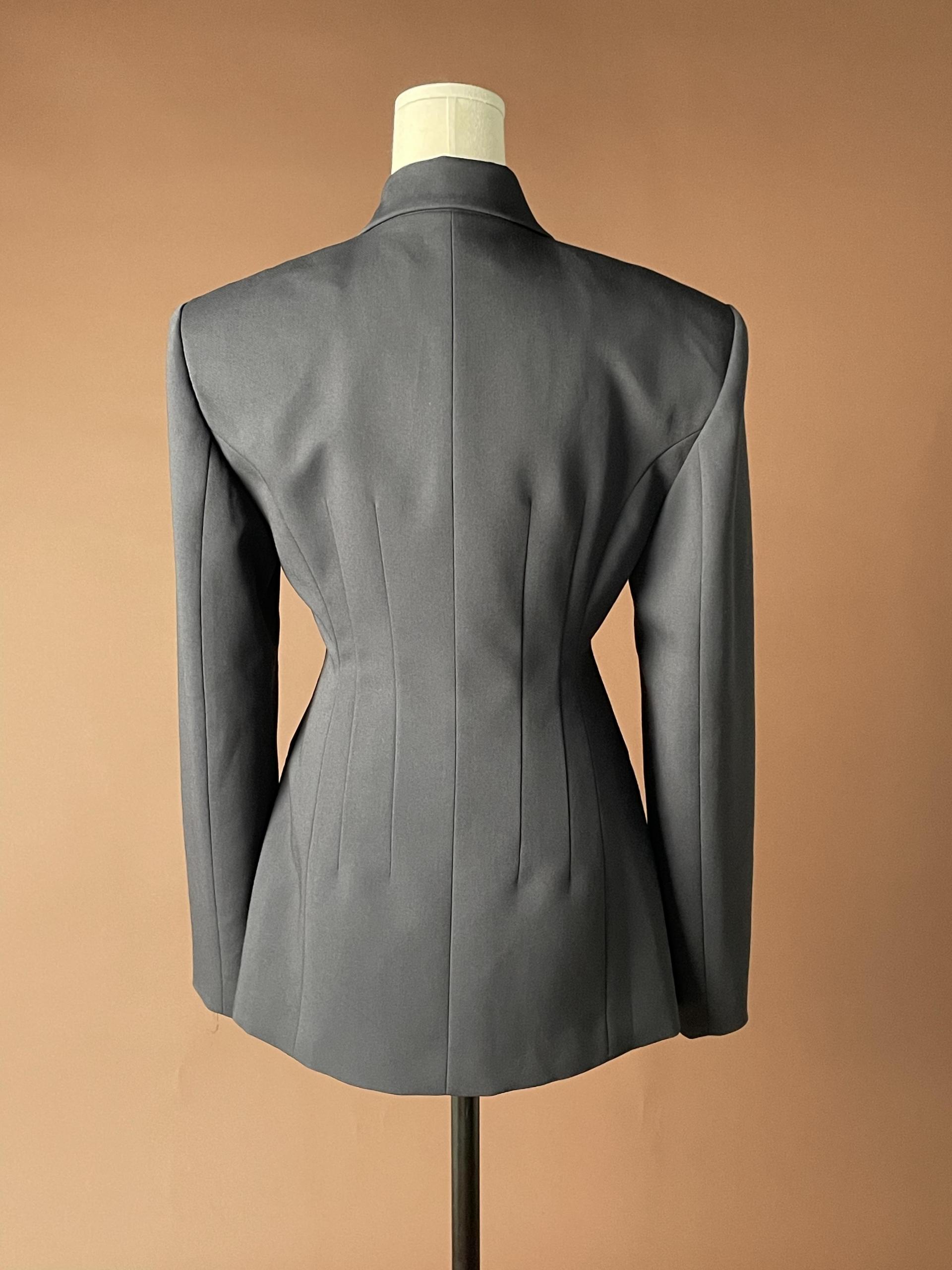 STRUCTURED WAIST JACKET