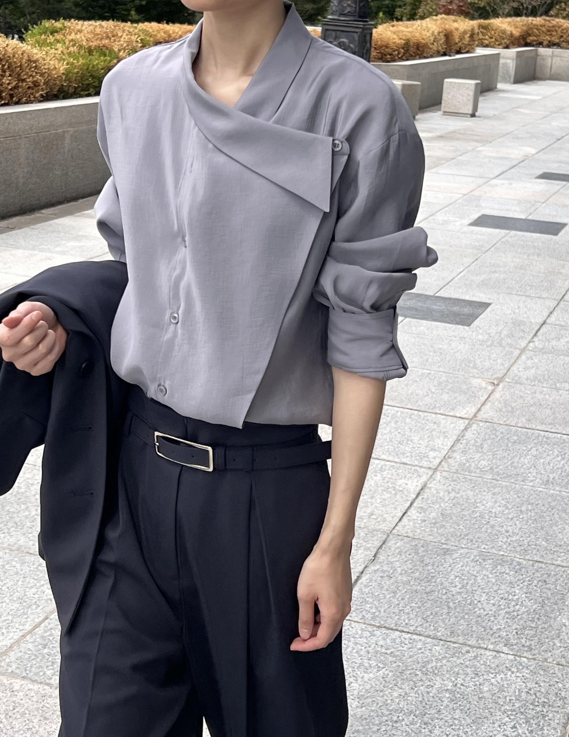 DRAPE COLLAR BLOUSE