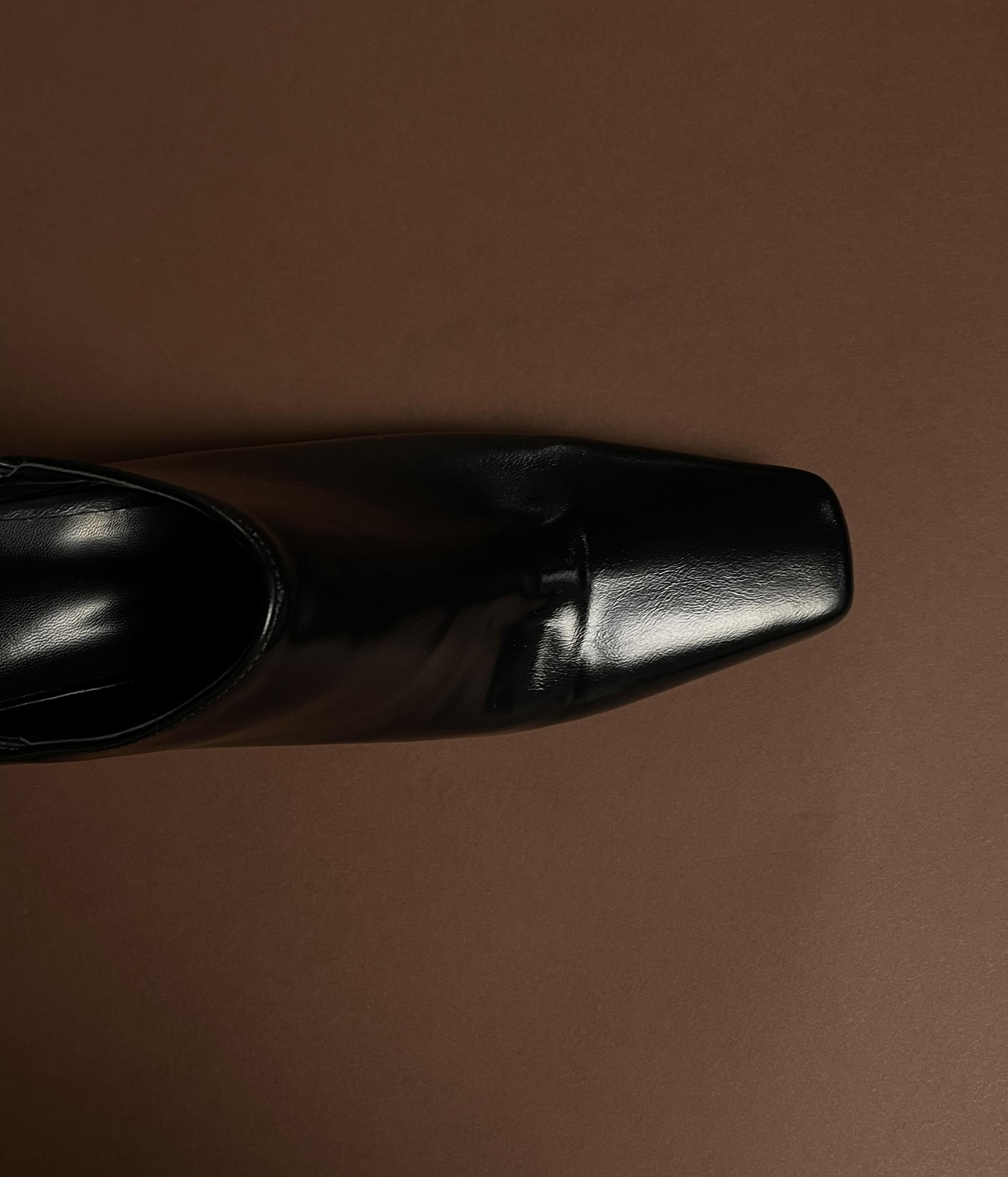 EDIT SQUARE TWO-WAY HEEL