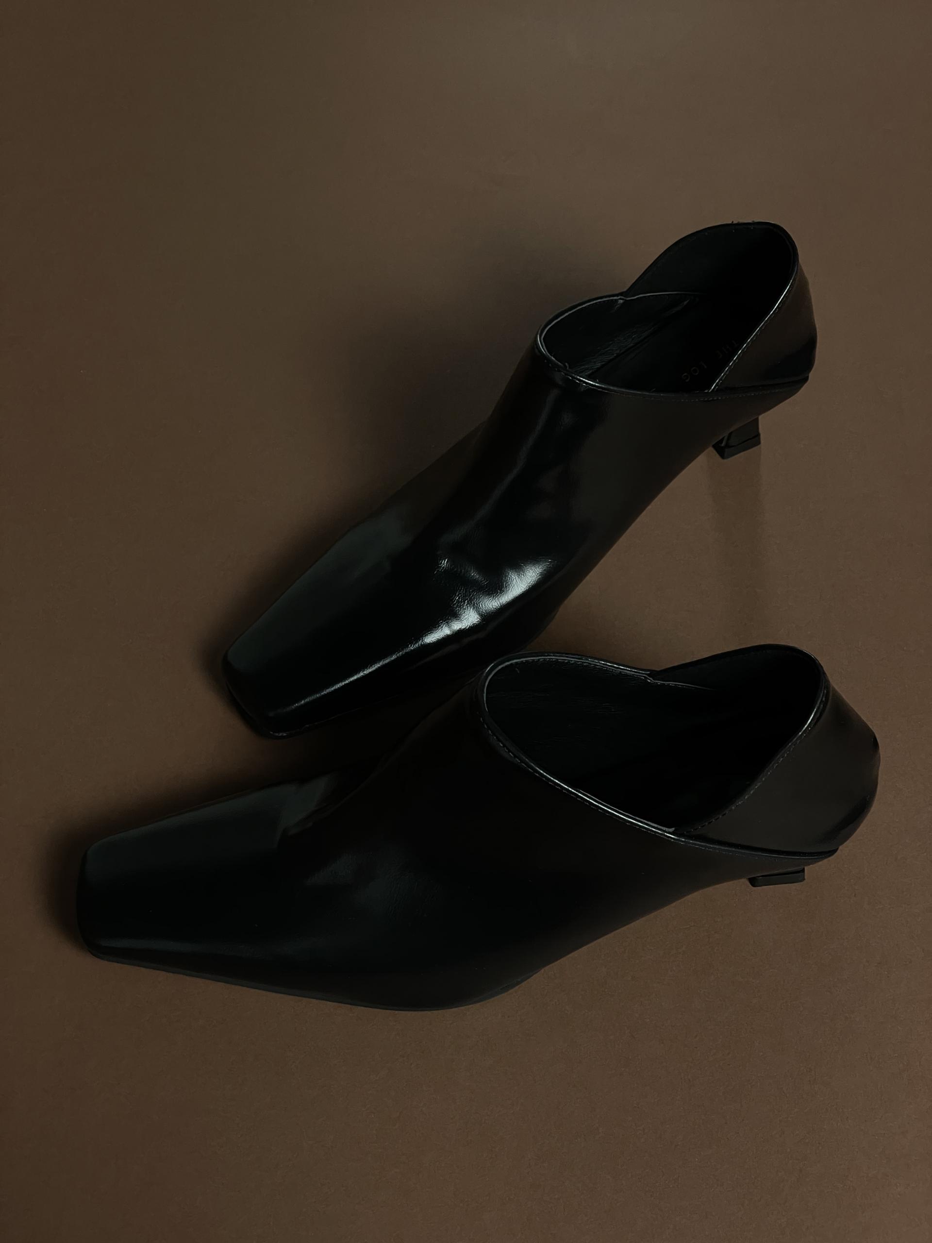 EDIT SQUARE TWO-WAY HEEL
