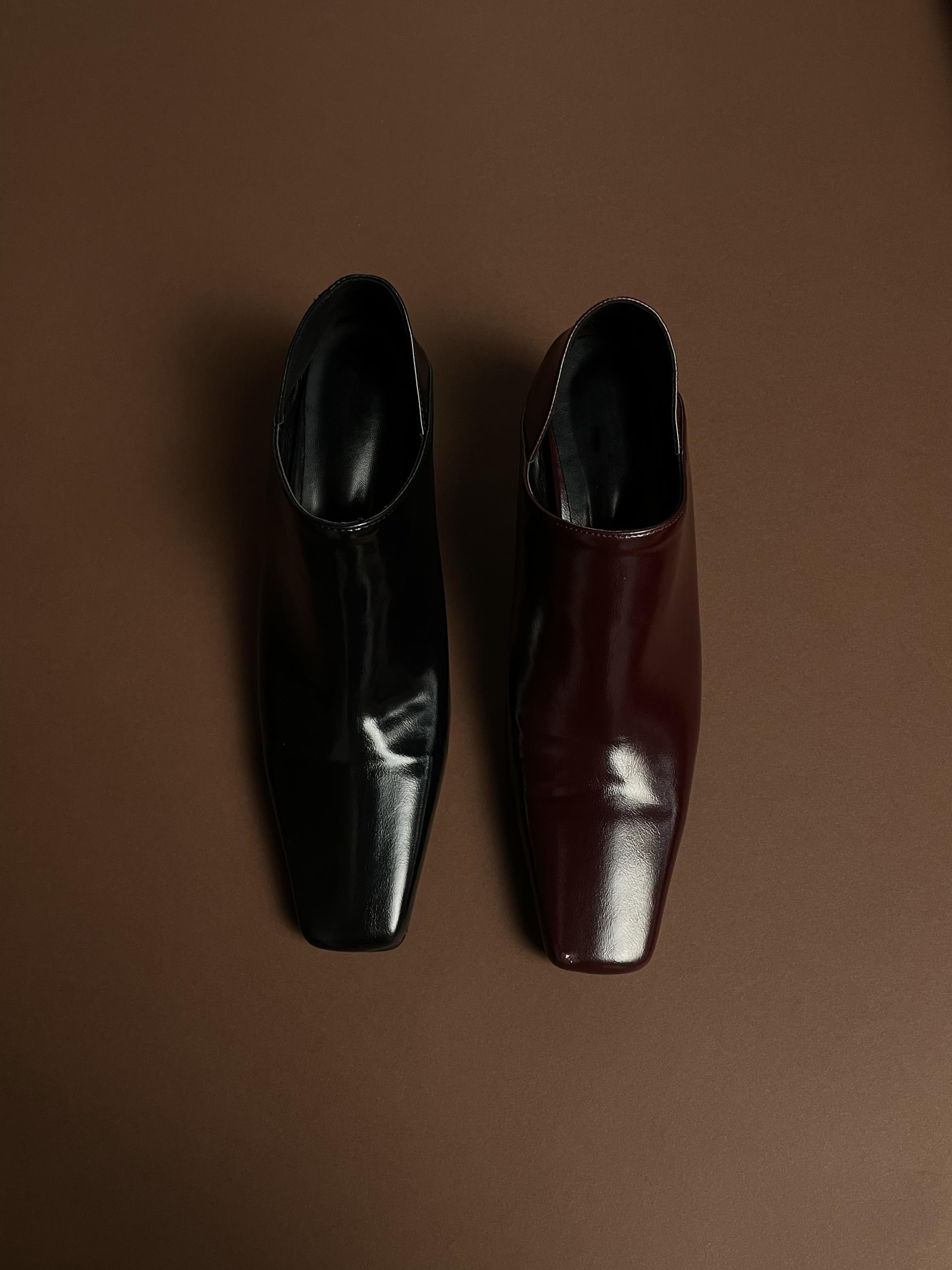 EDIT SQUARE TWO-WAY HEEL