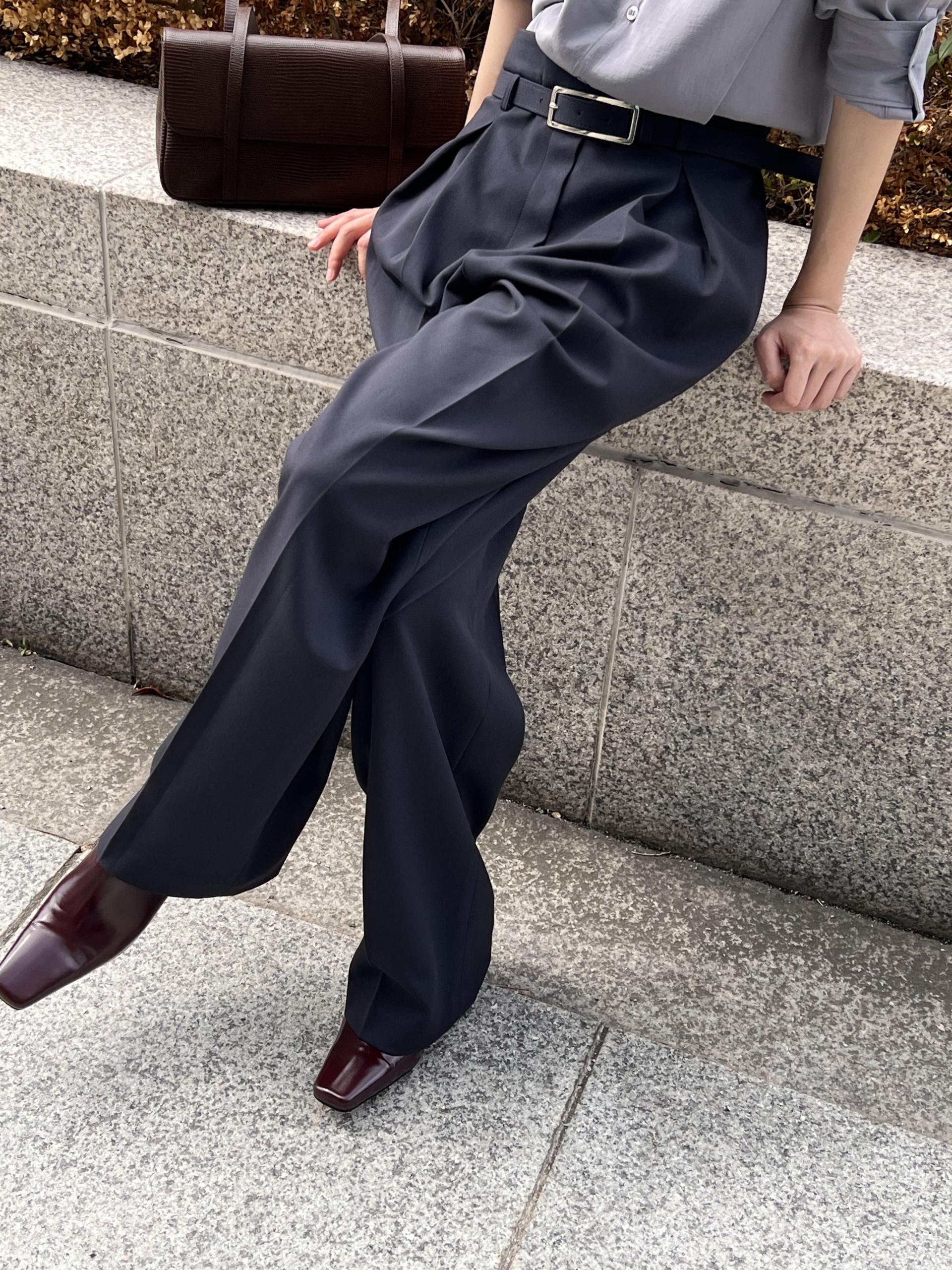 BELTED TWO-TUCK WIDE PANTS