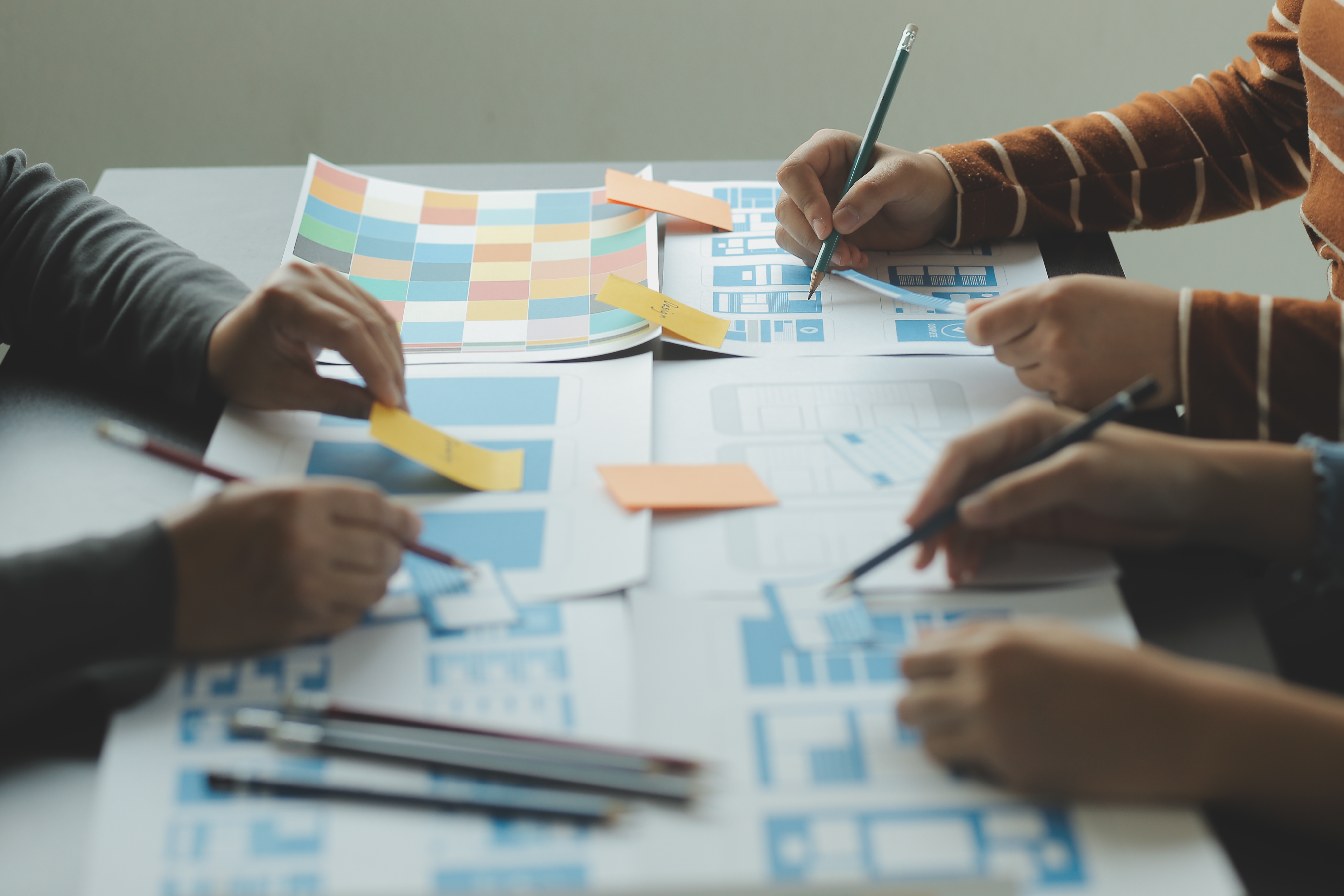 IAO 디자인스튜디오 디자인구독 서비스 전담 디자이너와 협업하는 모습